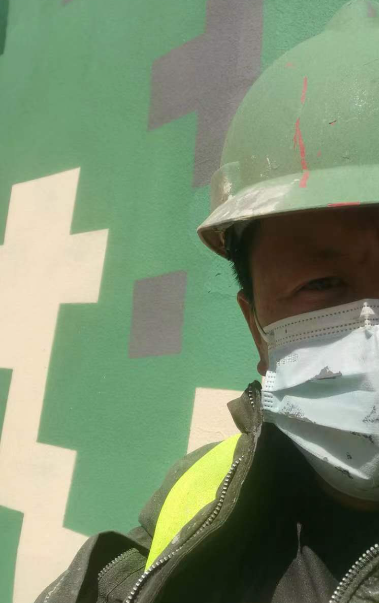 铁门关迷彩漆未完全固化；